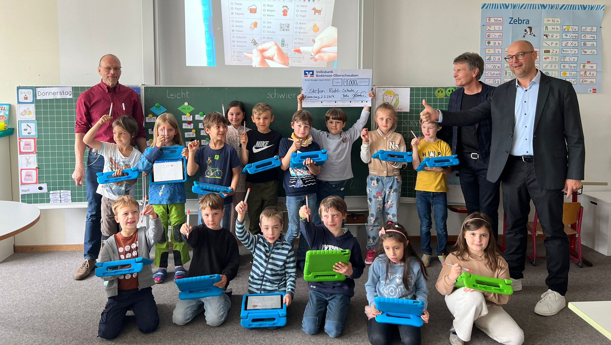 Digitale Förderung für die Stefan-Rahl-Grundschule 1 SpendenA¼bergabe Stefan Rahl Schule 2024 e1760532878637